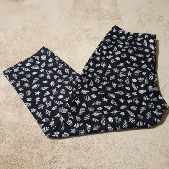 Bamboo Traders Shell Motif Ankle/Cropped Pants. 10 - Picture 3 of 8